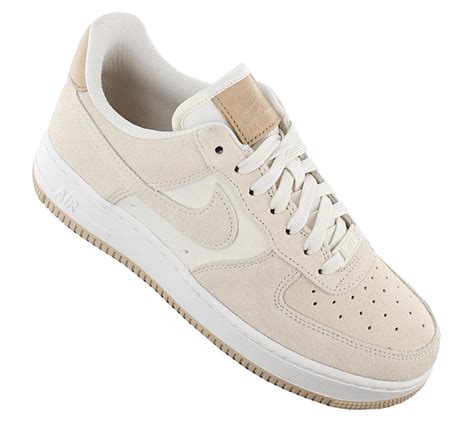 beige nike schoenen dames